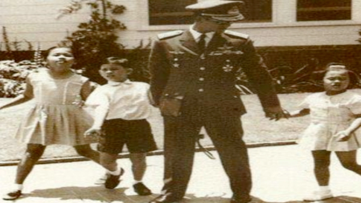 ตามรอย ร.10! #วันแห่งรอยยิ้ม…รำลึก 54ปี ทูลกระหม่อมฯทั้ง4 ทรงร่าเริงมากเมื่อได้เสด็จ “สวนลิง หัวหิน” (ชมคลิปพระเทพฯทรงเต้นท่าลิง น่ารักมาก)