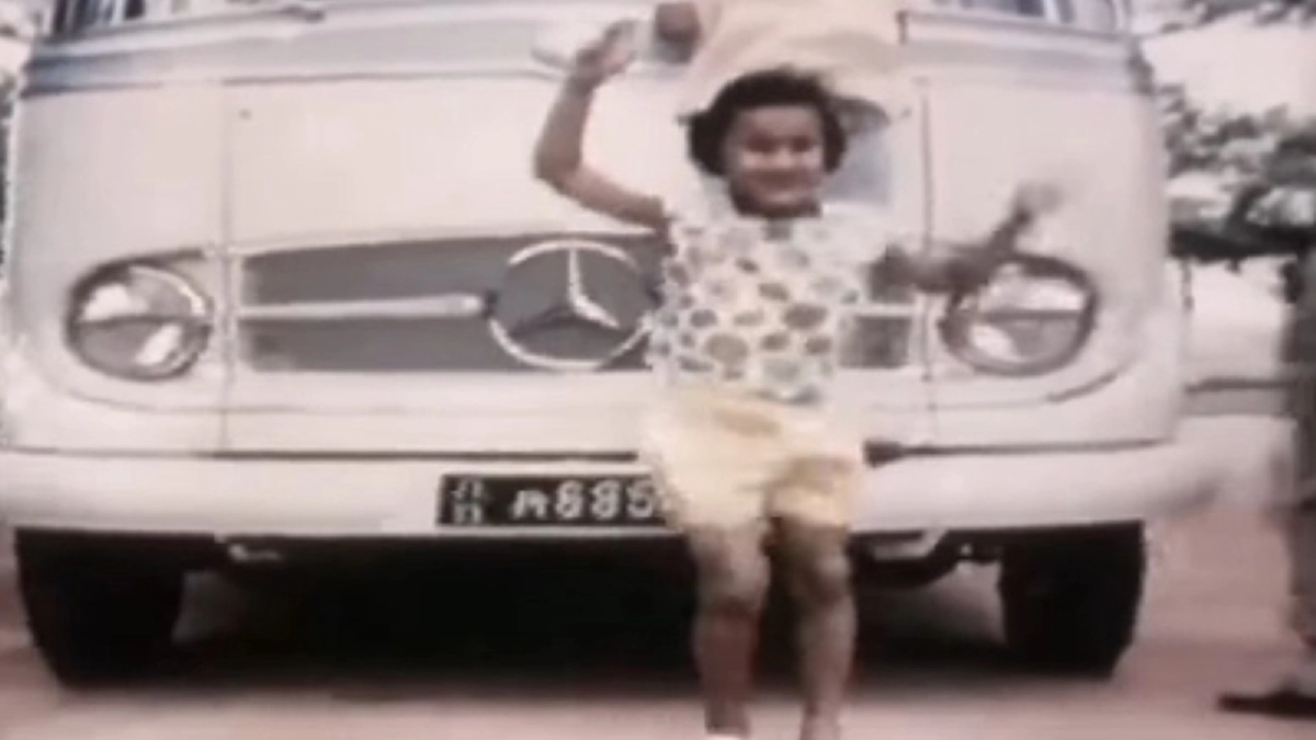 ตามรอย ร.10! #วันแห่งรอยยิ้ม…รำลึก 54ปี ทูลกระหม่อมฯทั้ง4 ทรงร่าเริงมากเมื่อได้เสด็จ “สวนลิง หัวหิน” (ชมคลิปพระเทพฯทรงเต้นท่าลิง น่ารักมาก)