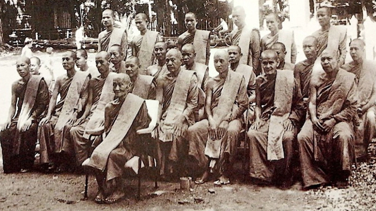 พระโพธิสัตว์เกิดเป็นปลาเพื่อบำเพ็ญบารมี เข้านิมิตในสมาธิของ ”หลวงปู่จันทร์” ขอให้ช่วยชีวิตก่อนเกิดภัยแก่ครอบครัวที่ไม่รู้เรื่องเอามากิน.. 