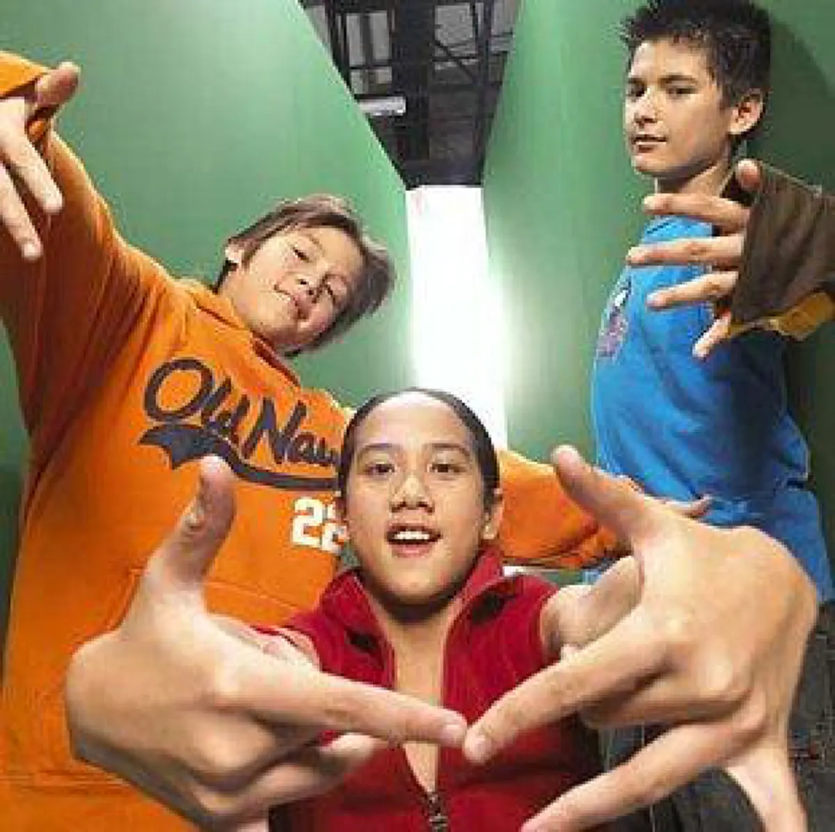 เฟี้ยวตั้งแต่ยังเด็ก!! รื้อภาพ "ชิน ชินวุฒ" หรือ "หน้ากากเทียน" สมัยเป็นบอยแบนด์หนุ่มน้อย บอกเลยว่าน่ารักมากไม่แพ้ตอนโต!! [ภาพ]