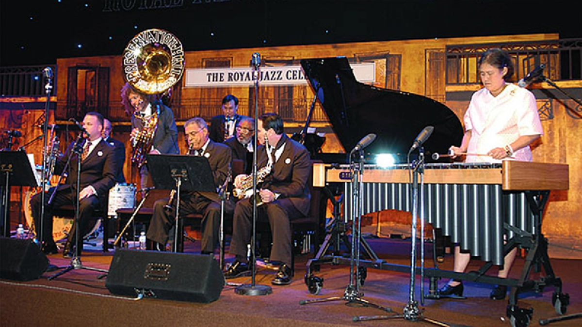 “ข้าพเจ้าเป็นนักเรียนหมายเลข ๑ เป็นหัวหน้าชั้น..." เมื่อในหลวง ร.๙ ทรงเปิดสอนการเล่นเครื่องเป่าพระราชทานแก่สมเด็จพระเทพฯ และผู้ตามเสด็จ