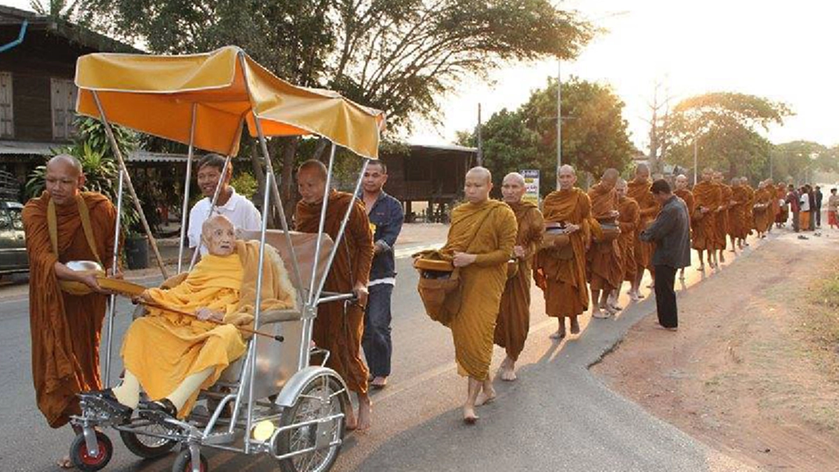 อัศจรรย์ญาณบารมีหลวงปู่จาม!! ล่วงรู้ได้หลายภพชาติ เล่าเรื่องภรรยาในอดีตชาติ รู้ถ่องแท้บาปอะไรทำให้เกิดเป็นขอทาน บุญอะไรทำให้เกิดใหม่ร่ำรวย