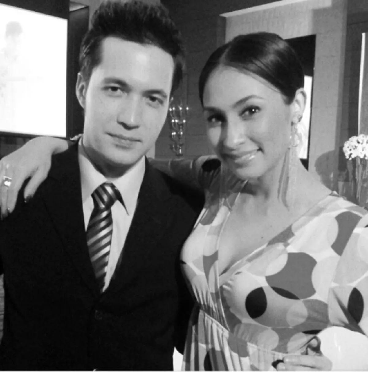 เขาเป็นใครนะคะ!? "แคท" โพสต์ภาพร่วม "มารีญา" ตอนเด็ก! แต่ชาวเน็ตหลุดโฟกัส!? จ้องหนุ่มหล่อที่อยู่ข้างๆ หล่อบาดใจพระเอกยังอาย!! (ภาพ)