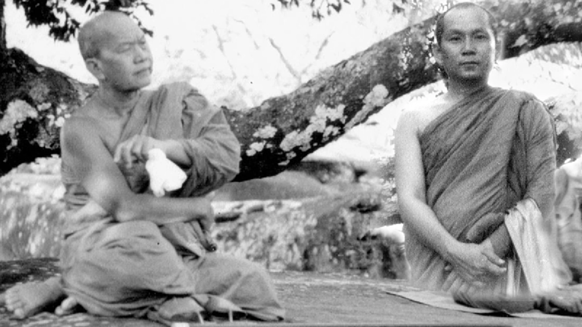 "มหาฯ ภาวนาดีดีนะ ต่อไปจะได้เป็นสมเด็จ"  คำทำนายเมื่อ ๕๒ ปีที่แล้วของหลวงปู่ฝั้น ที่บอกกับสมเด็จพระสังฆราช (อัมพร อัมพโร)