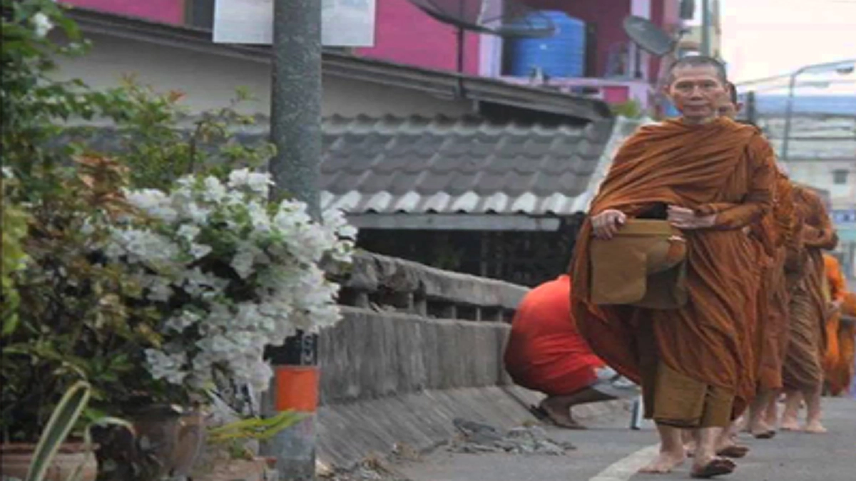 “ฆ่าตัวตายเป็นกรรมหนัก!!" พระอาจารย์สุชาติยืนยันไว้ เวรกรรมจะทำให้ต้องกลับมาฆ่าตัวตายซ้ำๆ อีก ๕๐๐ ชาติ (ชมคลิปเทศนา!)