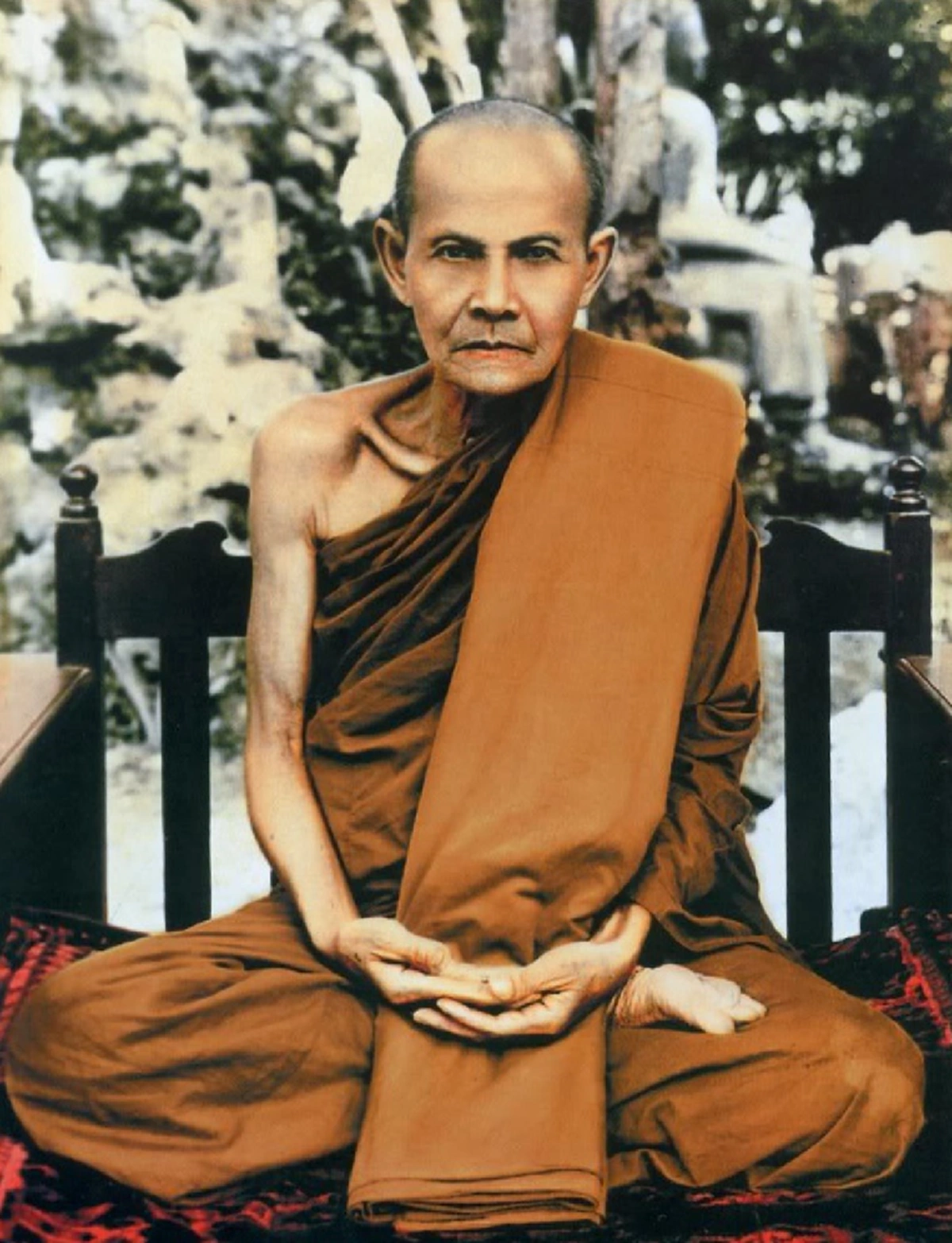 ปาฏิหาริย์อัฐิพระอรหันต์!! บูรพาจารย์แห่งพระวิปัสสนากรรมฐาน "หลวงปู่มั่น  ภูริทัตโต" มรณภาพ เกิดเหตุอัศจรรย์ "อัฐิกลายเป็นพระธาตุ" !!