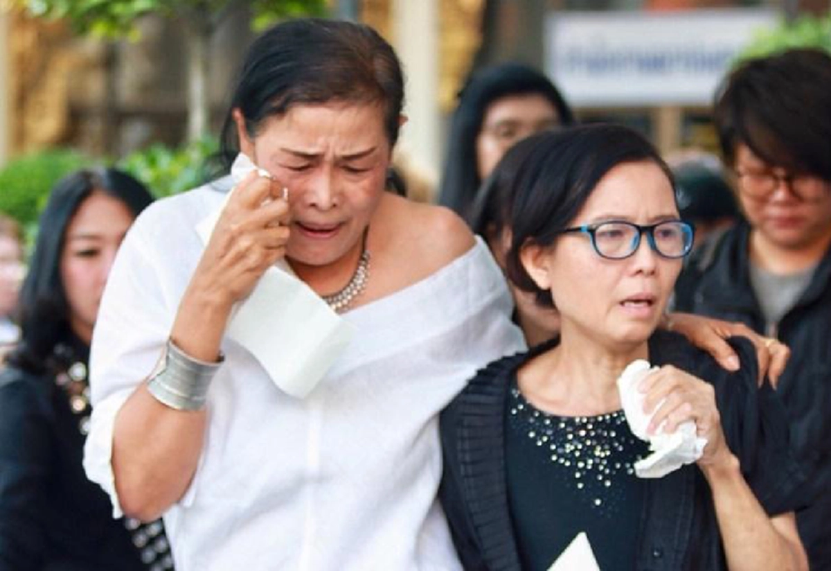 ถึงกับปล่อยโฮ!!! "แม่ - ป้า "น้องอิน วอนสื่อทั้งน้ำตา ขอความเห็นใจให้หยุดประโคมข่าว นำเสนอข่าวดีๆ ของน้อง เราสูญเสียมามากพอแล้ว!!??(คลิป)