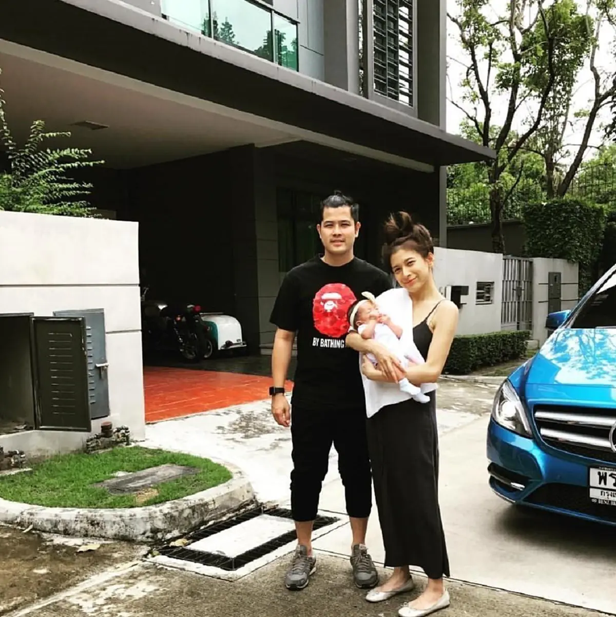 แฟนคลับพูดเป็นเสียงเดียวกัน! "น้องมียา" ลูกสาว "เติ้ล ตะวัน" ใบหน้าสวยตาหวาน เหมือน "ย่าดวงดาว" (ชมภาพ)