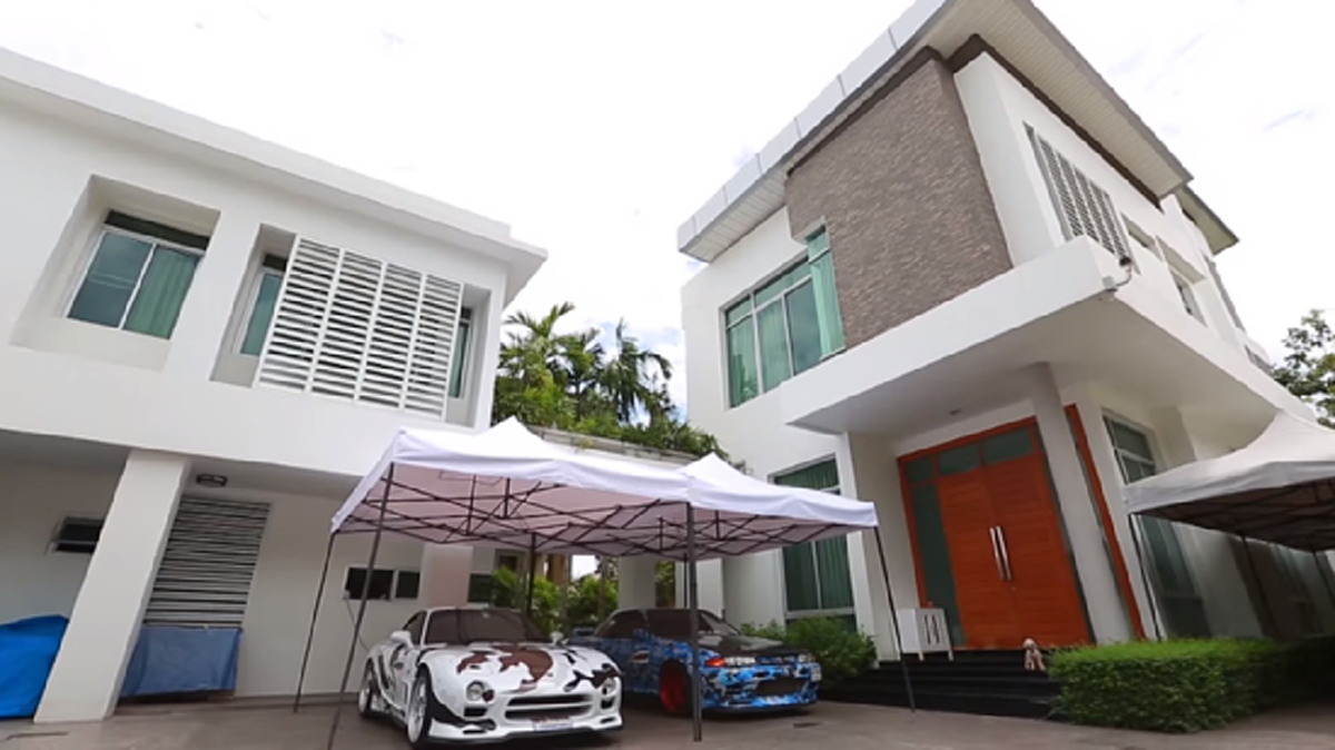 **ไม่ค่อยได้เปิดให้ใครดู !!! ส่องบ้านหรู "บีม ศรัณยู" ที่สร้างมานานกว่า 5 ปี บอกเลยสวรรค์บนดินที่หลายคนอยากครอบครอง ! (ภาพ)