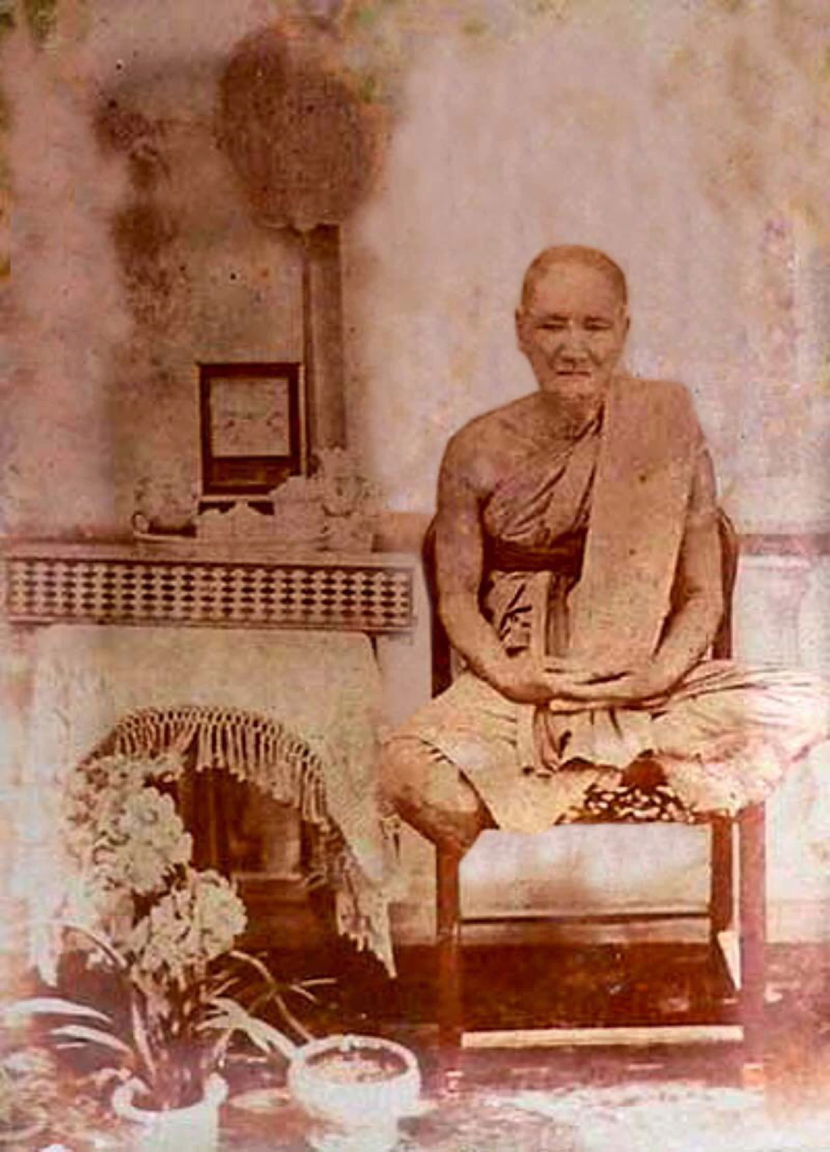 โด่งดังไปทั่วเมือง.."เสือเพี้ยน แดงสังวาลย์"โดนด้วยปืนกลถึง๖๐นัด เพียงแค่ใกล้ๆแต่ไม่โดนแม้นัดเดียว ในตัวมีเพียงตะกรุดโสฬสหลวงปู่เอี่ยม.