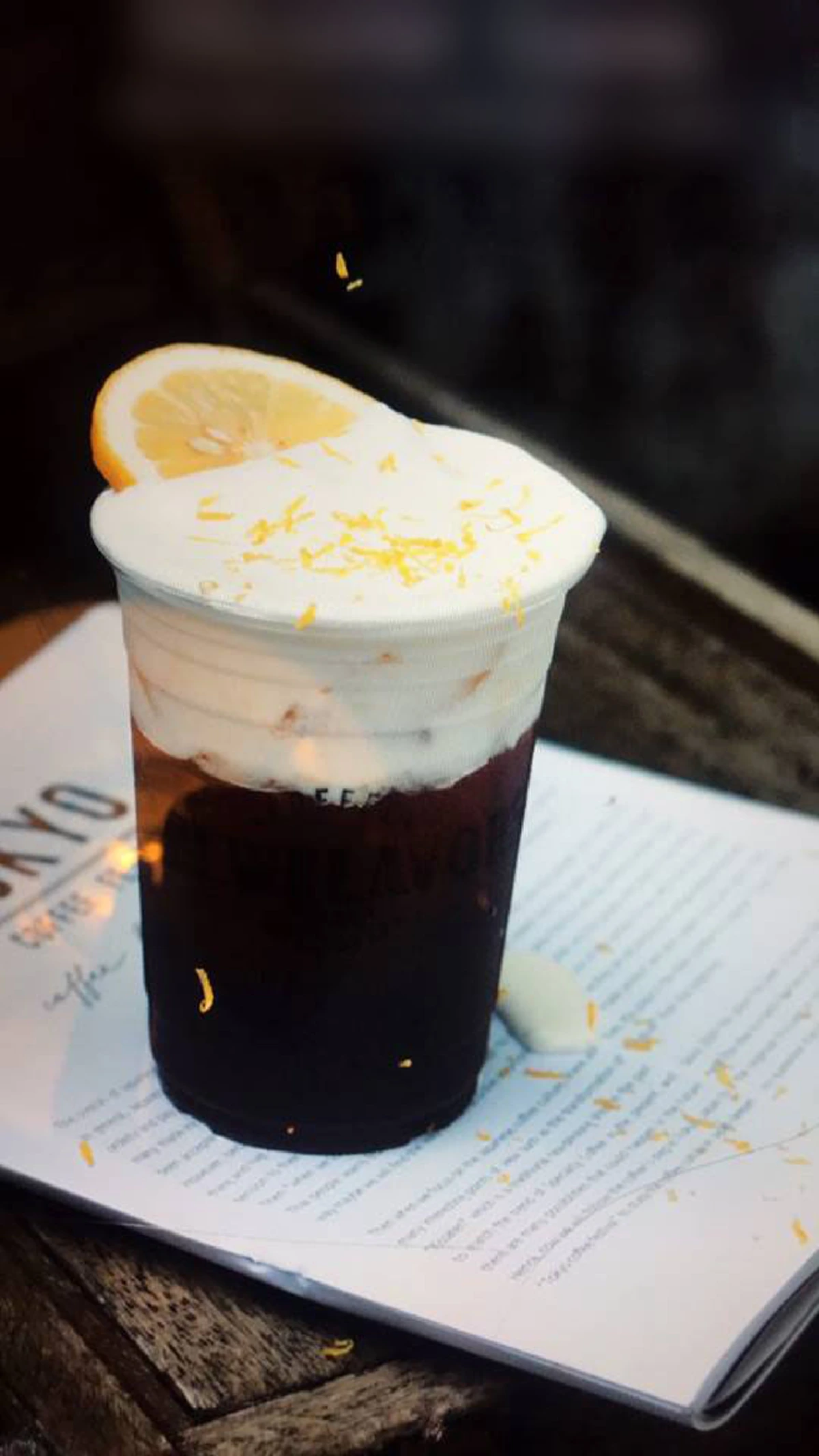 สาวถ่ายเมนูไห้เพื่อนเลือก โดนพนีกงานไล่ออกจากร้าน