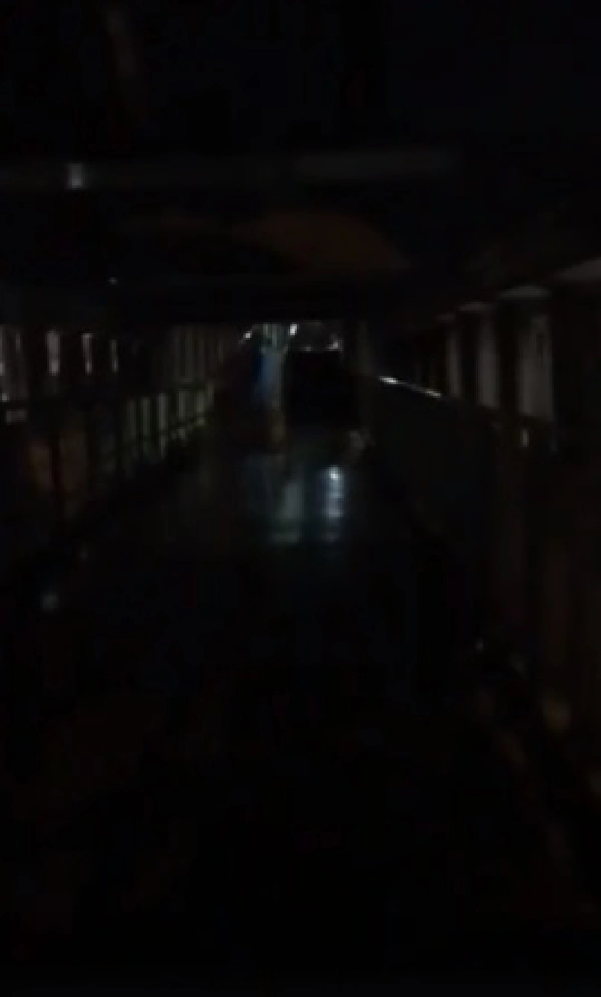 ประชาชนโอดสะพานลอยไฟดับเกือบเดือน หวั่นเกิดอาชญากรรม (คลิป)