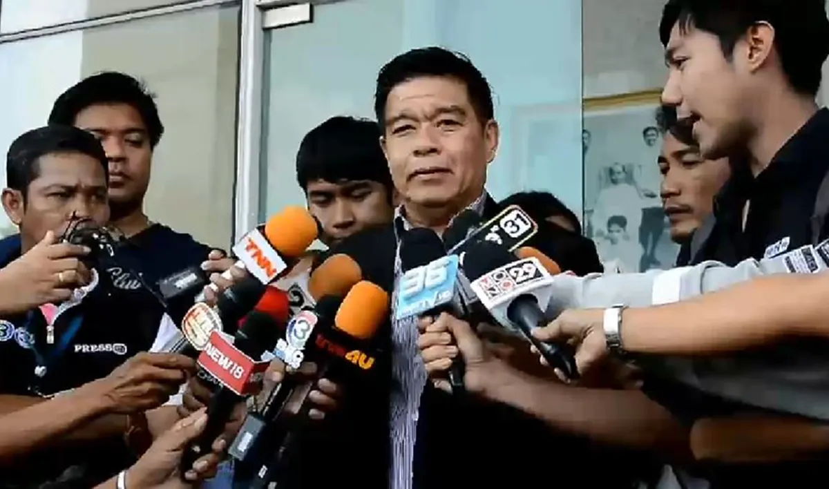 อยากเด่นดังกว่าคนอื่น !!?? หมายถึงใคร "อุปนายก" แซะแรงทนายบางคนใส่เสื้อยืด กางเกงยีนส์ รองเท้าผ้าใบ!? (คลิป)