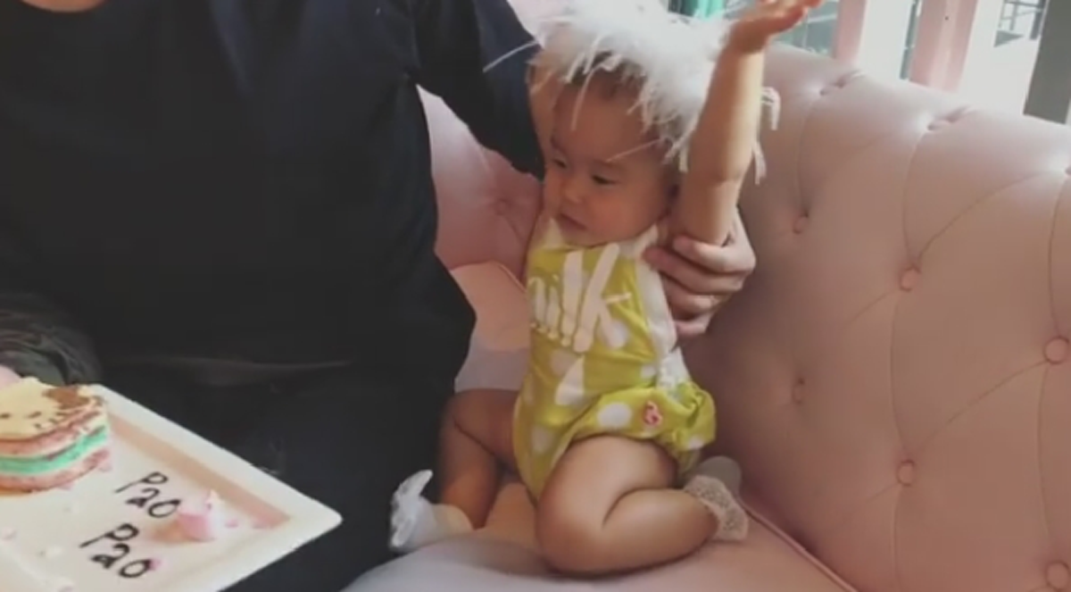 ฮาท้องแข็ง!!! เจ๊เปา "น้องเป่าเปา" ขอเค้กคิตตี้จาก "พ่อบี้" แต่ไม่ได้ งานนี้เรามาดูปฏิกิริยาจะเป็นอย่างไร บอกเลยฮาสนั่นตีลังการ้อยตลบ!!! (ค
