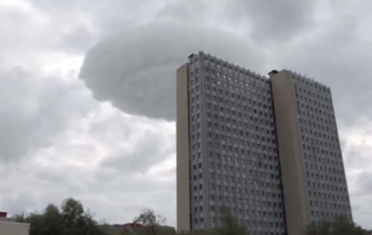 ฮือฮา! เมฆยักษ์โผล่กลางเมืองรูปร่างเหมือนจานบินเป๊ะ เหตุการณ์อย่างกับในหนัง! (คลิป)