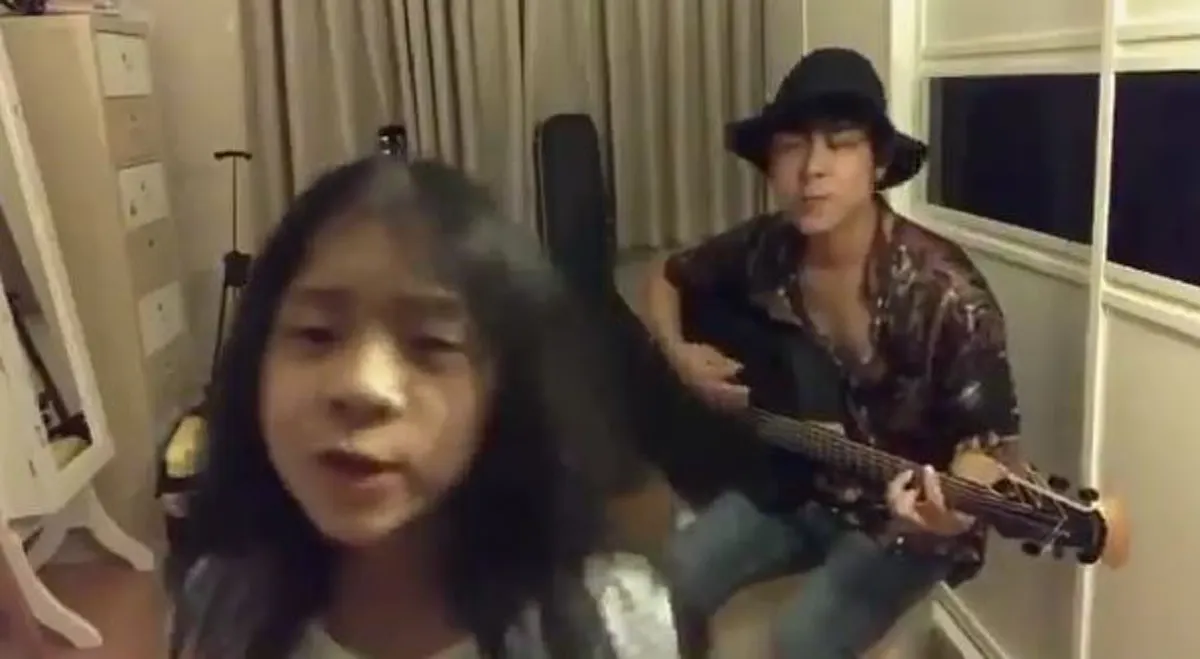 ครอบครัวคนดนตรี "น้องยี่หวา"  ลูกสาวสุดน่ารักของคุณพ่อ "โจ๊ก โซคูล" โชว์แก้วเสียงใสๆ สะกดคนต้องรีบเข้ามาดูเพียบ