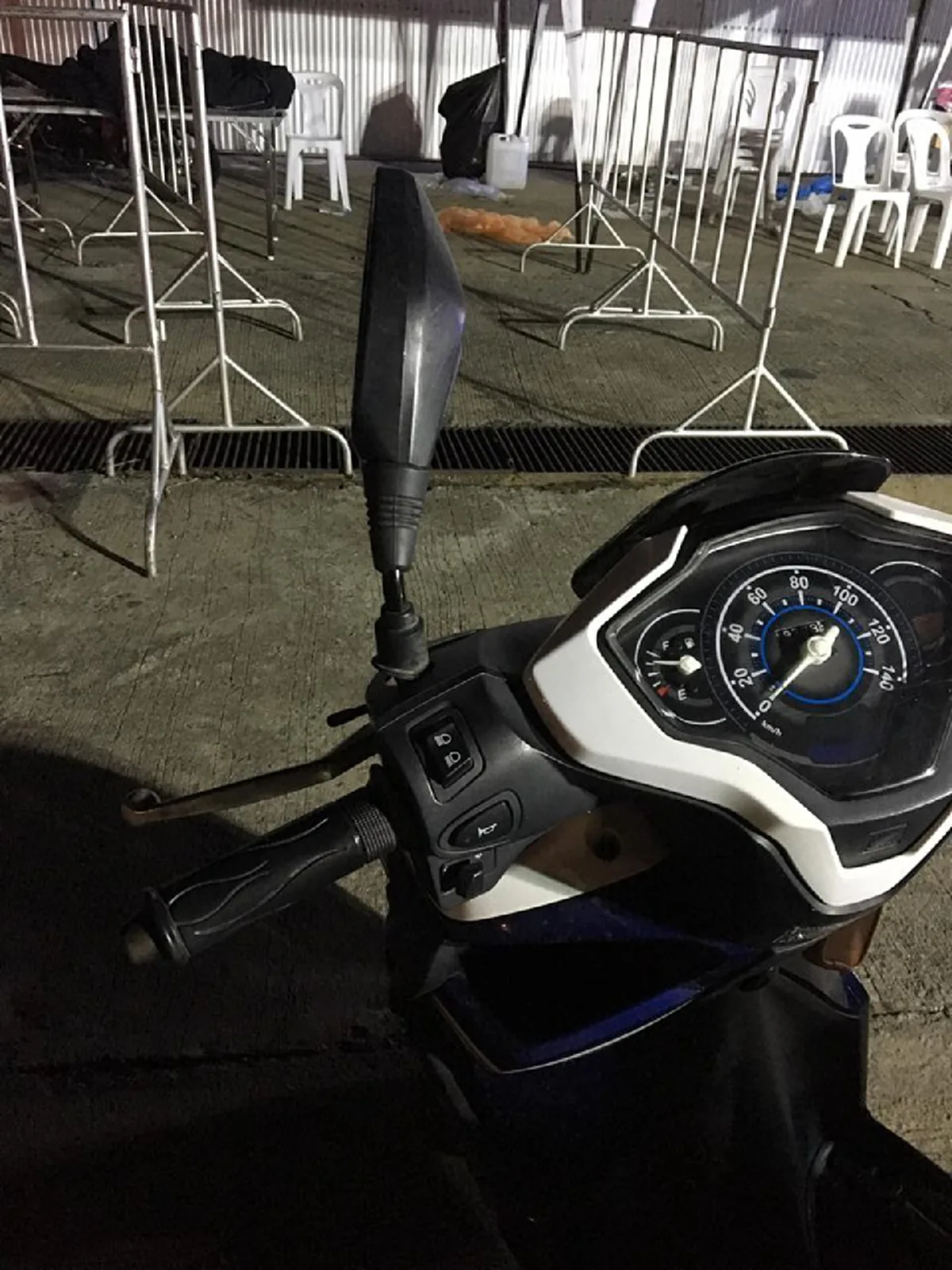 เตือนภัยระทึก!! สาวเจอคนงัดรถตัวเองต่อหน้าต่อตา เล่าวินาทีสติหลุดร้องให้คนช่วย ถึงตัวคนร้ายบอก "พี่ว่ารถน้องสตาร์ทไม่ติดแล้วแหละ" (มีคลิป)