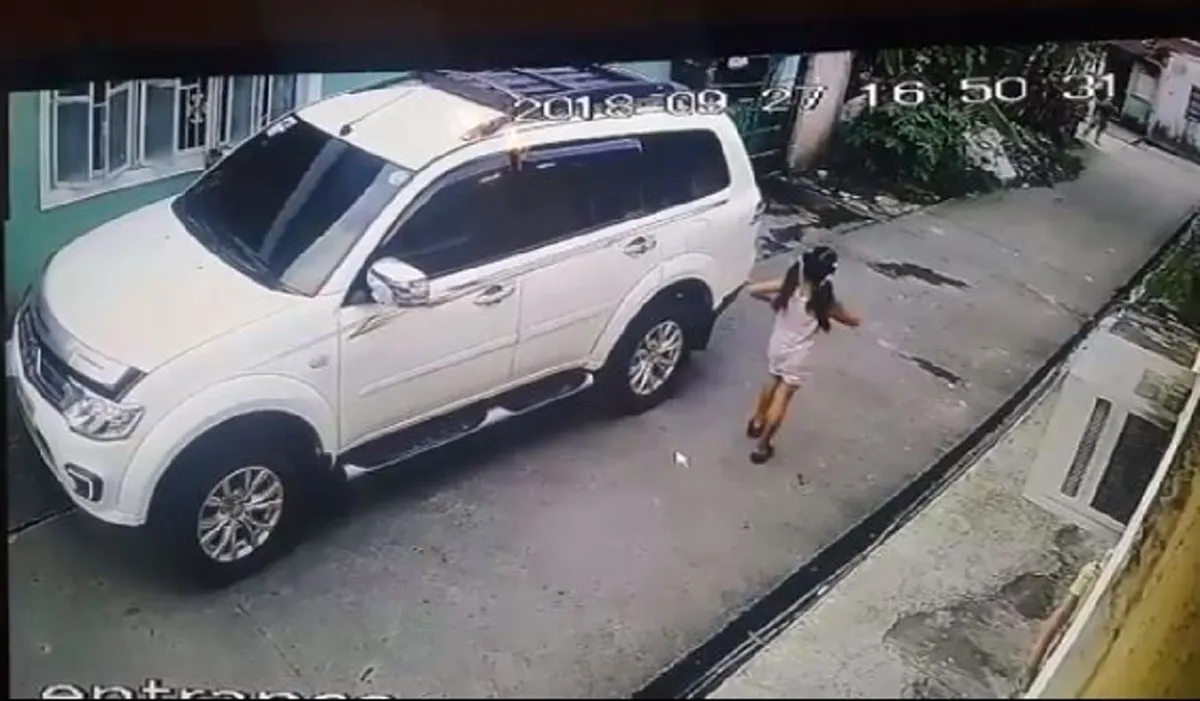 สาวน้อยฮีโร่ พุ่งใส่4โจรโฉดถืออาวุธรุมปล้นคุณตา กระโดดสู้วิ่งไล่ไม่ยอมปล่อยให้ลอยนวล (คลิป)