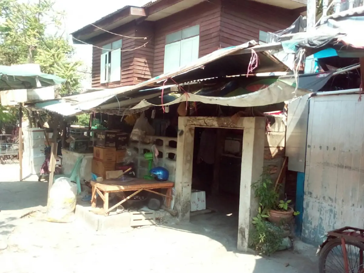 สาวขาขาดสู้ชีวิต ร้อยพวงมาลัยเลี้ยงลูก-สามีป่วยมะเร็งระยะสุดท้าย เผยปมชีวิตสุดเวทนาก่อนและหลังขาดขา 1คน สู้เพื่ออีกหลายชีวิตที่รอคอย (คลิป)