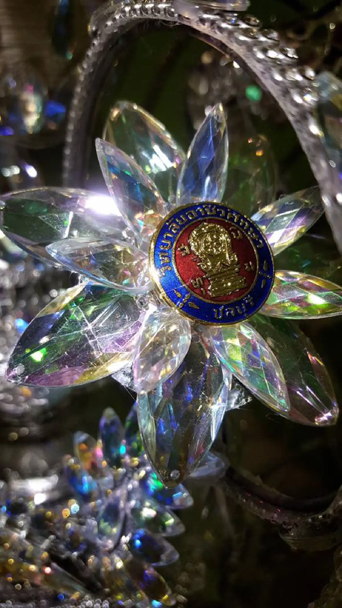 "แชนเดอเรียคริสตัล" พานไหว้ครูสุดวิจิตร รังสรรค์ขึ้นเพื่อคนสำคัญ!! ชื่นชมนศ.ไทยจัดพานไหว้ครูแฝงความหมายลึกล้ำ เพราะพ่อคือครูของแผ่นดิน(คลิป)