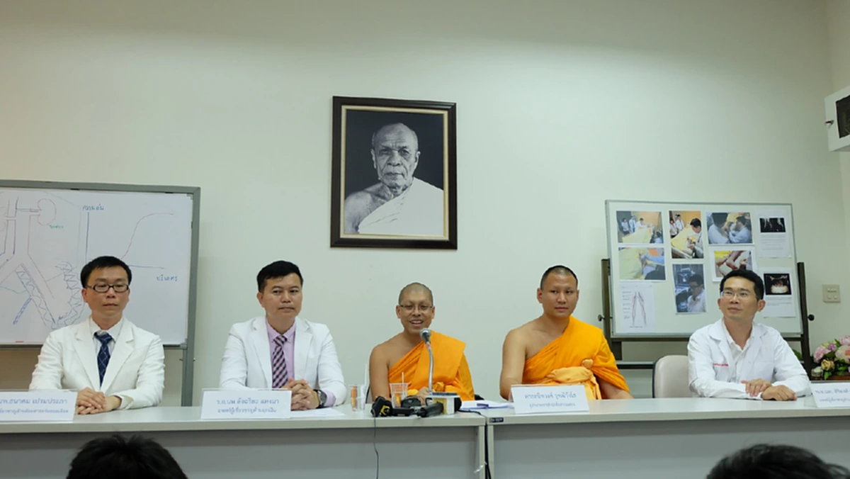 แพทยสภาว่างัยผิดมั๊ยเคสนี้!! ย้อนจับโกหกฉากละครใครเป็นใครรวมหัวปั้นเรื่อง "พระธัมมชโย" ป่วยหนักขั้นจะเป็นตายมอบตัวไม่ได้แต่วันนี้หายตัวจ๋อม?