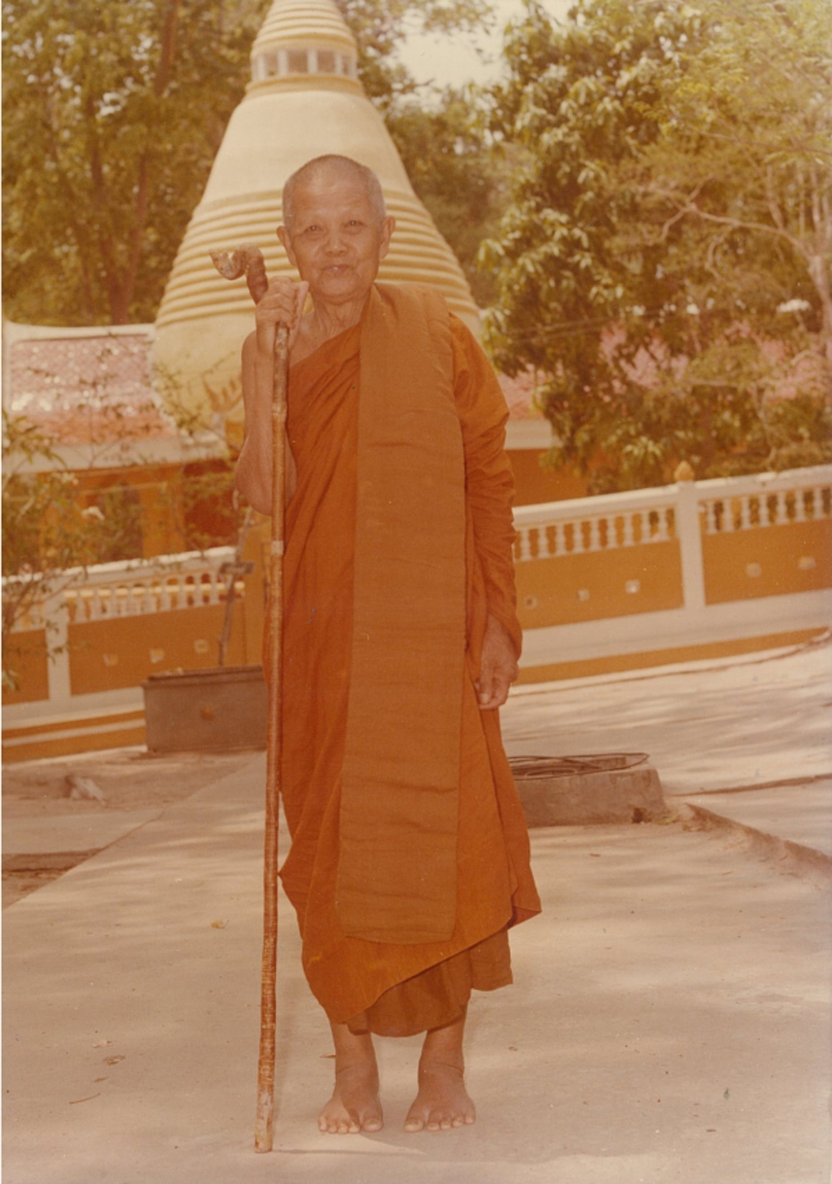 แพทย์ปัจุบันหาสาเหตุไม่เจอ..ประสาทหลอน "หลวงพ่อผาง จิตตคุตโต"แค่หลับตารู้ได้ทันที ทำน้ำมนต์ฝากไปให้ หายเป็นปลิดทิ้ง.