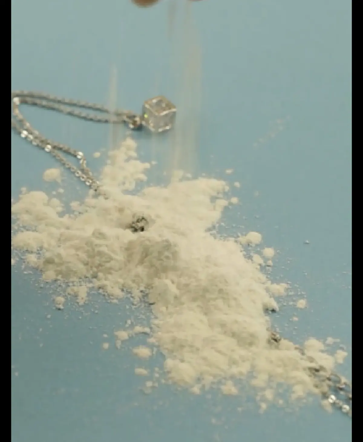 แก้ง่ายๆ !! สร้อยคอพันกัน แกะยาก ทำให้ปวดสมอง  ไม่ใช่ปัญหาอีกไปด้วย