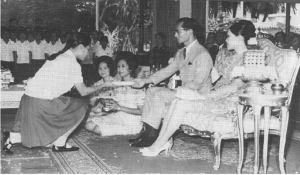 ๑ ในนี้มีโรงเรียนของคุณหรือเปล่า!!! เปิดรายชื่อโรงเรียนที่ "ในหลวง ร.๙" ทรงให้การอุปถัมถ์