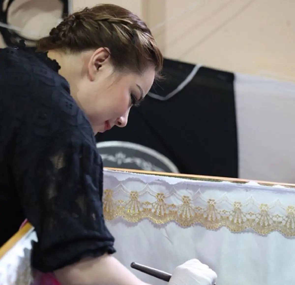 นับถือใจสุดๆ!!! "บุ๋ม ปนัดดา" ทุ่มสุดตัว แต่งหน้าศพครั้งแรกให้เพื่อนสนิท ก่อนเอ่ยคำซึ้งทิ้งท้าย...ชีวิตคนเราก็เท่านี้ ฟังแล้วน้ำตาไหล!?