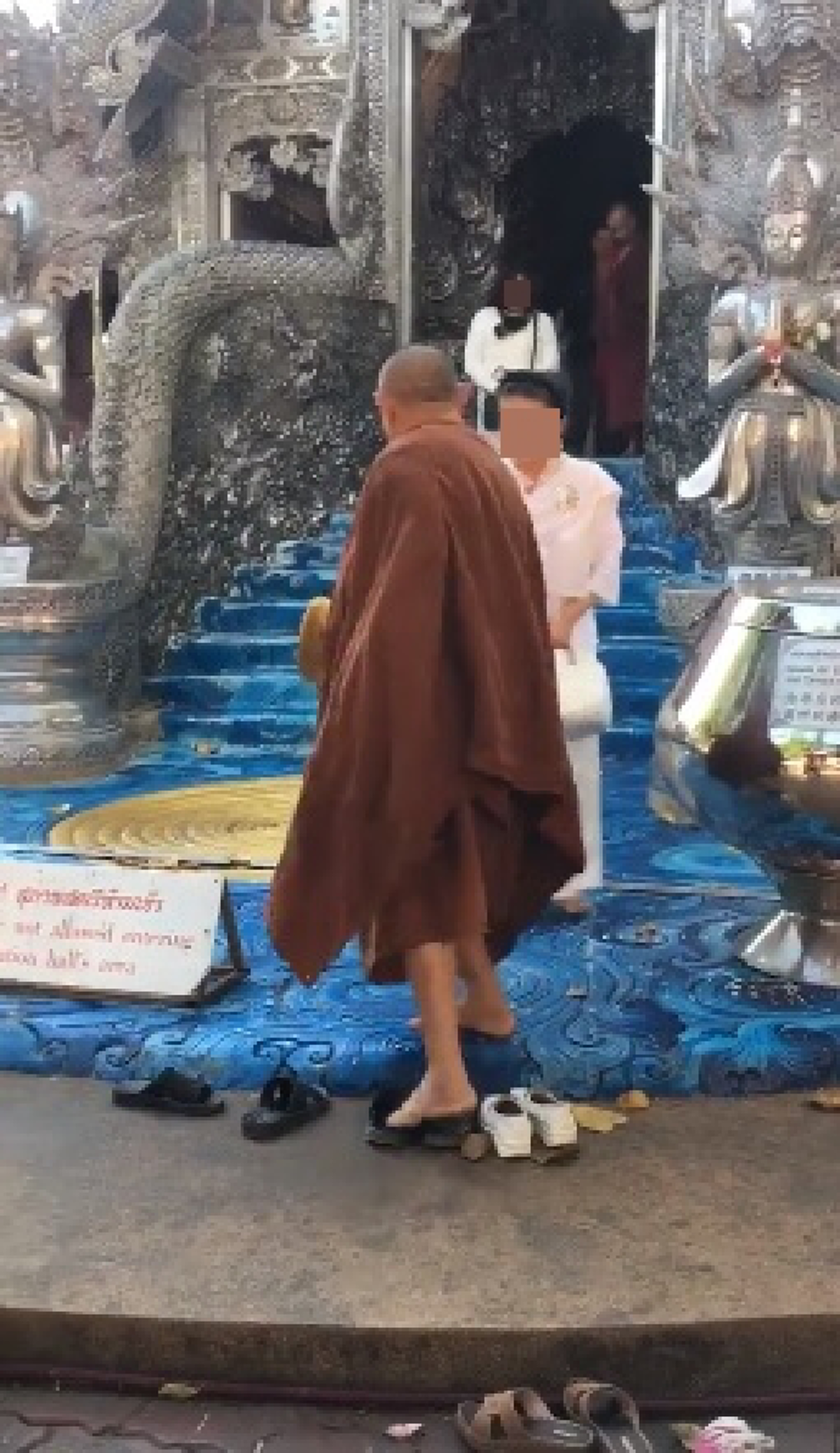 ขนหัวลุกซู่!!เสียงกรีดร้องลั่นโบสถ์โบราณ ทั้งพระทั้งฆราวาสเผ่นออกแทบไม่ทัน ย้อนดูภาพช้าๆมีป้ายเขียนชัด#สุภาพสตรีห้ามเข้า ยังดันทุรังฝ่าฝืน??