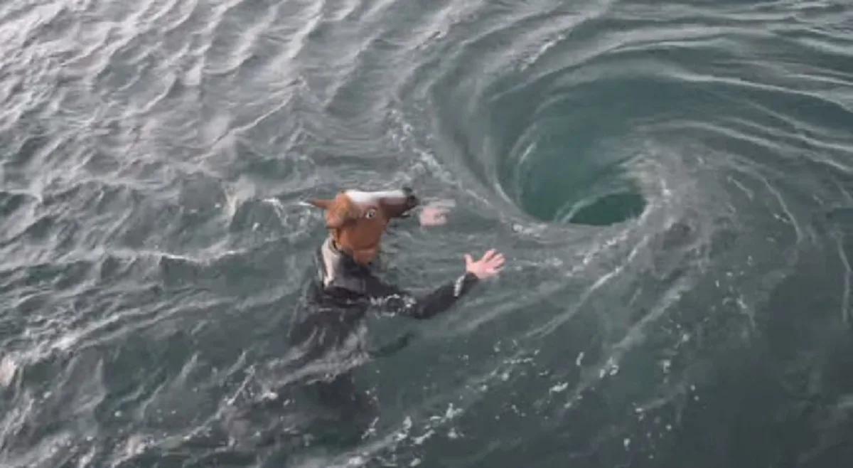 ท้า...ยมทูต!! หนุ่มใจกล้าลองดี! โดดลง "น้ำวน" เพราะอยากรู้? พีคหนัก! พบเกลียวคลื่นใต้น้ำ?? ที่น้อยคนนักจะได้เห็น!  (คลิป)