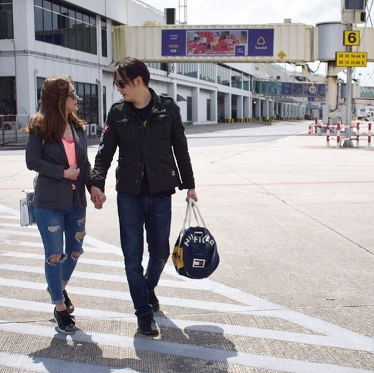 อิ่มทั้งบุญ...อิ่มทั้งใจ!! คู่รักสุดหวาน "ศรราม - นิโคล" พร้อมด้วย "น้องทิกเกอร์" ทำบุญไหว้พระขอพร ขึ้นปีใหม่ 2561 #งานครอบครัวสุดๆ