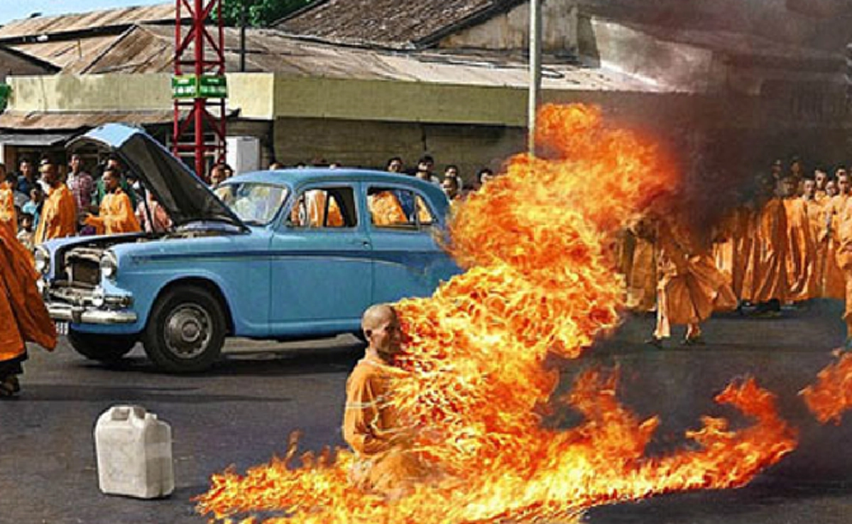 เหนือคำอธิบาย!! ปาฏิหาริย์แห่งศาสนา พระอริยะ..แม้สรีระร่างเผาไฟ แต่ "หัวใจ" ไม่สลาย ! เชื่อ ทิ้งหัวใจไว้ให้สรรพสัตว์...