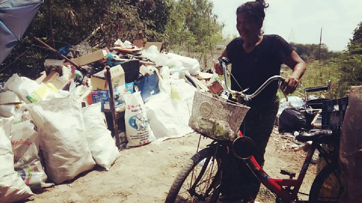 แม้มีไม่เท่าใครแต่ไม่เคยคิดขอทาน"ป้าพร"หญิงพิการสู้ชีวิตสุดใจบุญเลี้ยงดูสุนัขจรจัดอีก 7 ตัว 8 ชีวิตที่ต้องอดมื้อกินมื้อ วอนผู้ใจบุญช่วยเหลือ