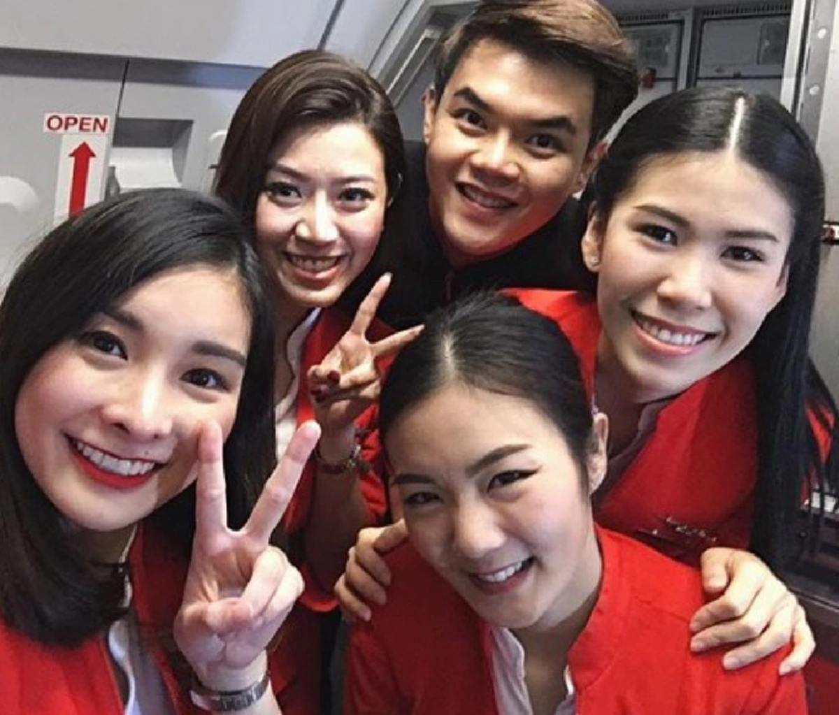 ติดปีกสำเร็จ!!! "มด ณปภัช" สุดภูมิใจ หลังเป็นเทรนนิ่งอยู่นาน ล่าสุดบินไฟท์เเรก ทำหน้าที่แอร์โฮสเตส!!!