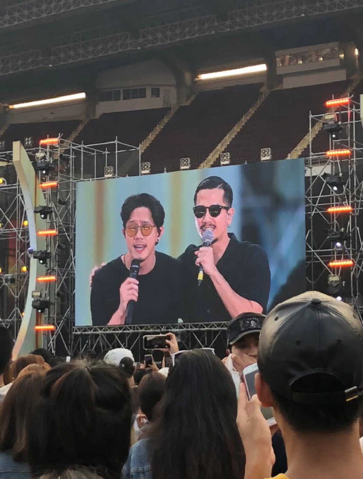 อลังสุดๆ2018!!! ประมวลภาพ "สาวกเพลงร็อค" เรือนแสนทะลักสนามราชมังคลาฯ ที่สุดคอนเสิร์ตพันธุ์ไทย #G19 (มีคลิป)