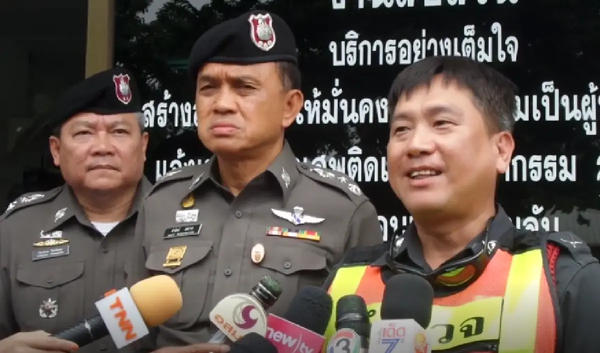 สดๆ ร้อนๆ!! เปิดปาก "2 ผัวเมีย" ซิ่งเบนซ์ลากดาบตร.หวิดดับ จัดหนักๆ 3 ข้อหาถึงกับหน้าซีด สารภาพสิ้นหลังชิ่งหนีกลบดาน!!? (มีคลิป)