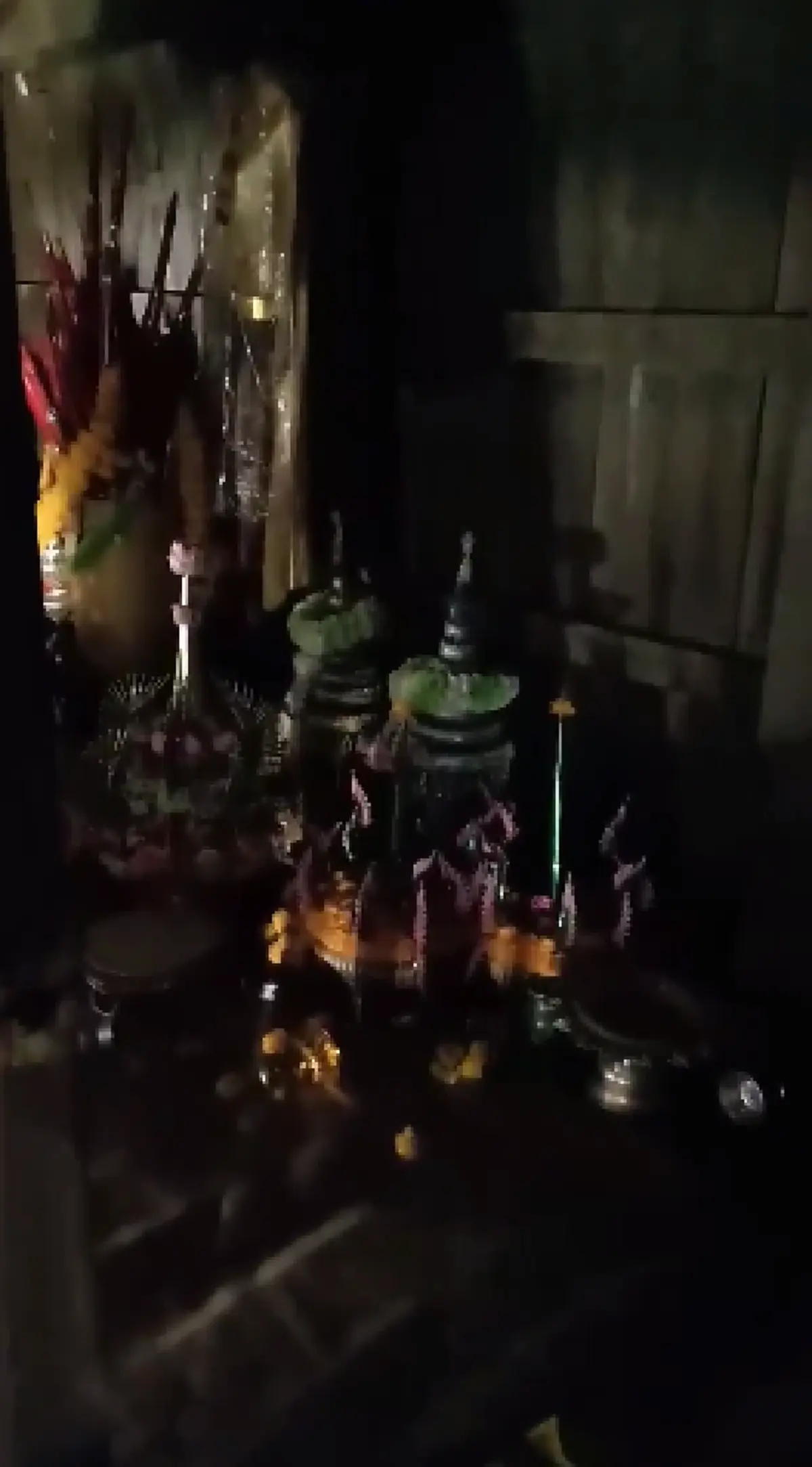 ครั้งแรกเป็นบุญตา หนุ่มโชคดีได้เข้าชมภายในประตูชุมพล สถานที่เก็บรูป-มีดดาบ"ย่าโม"น้อยคนจะได้เห็น