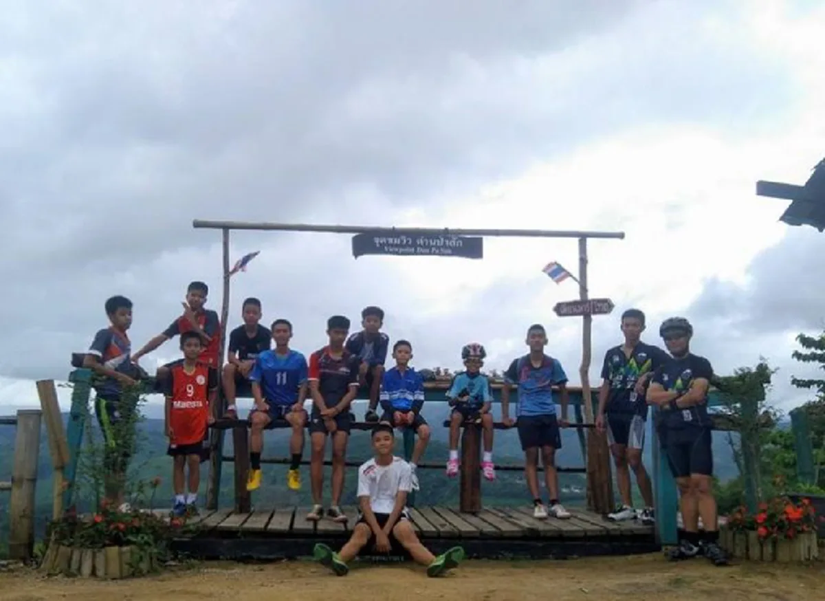 #ย้อนรอย 13 ชีวิต "หายถ้ำหลวง" ไม่ได้เป็นเพียง "ทีมฟุตบอล" แต่มาทำความรู้จัก "ทีมหมูป่าอะคาเดมีแม่สาย" ที่รักใคร่กัน เหมือนคนในครอบครัว !!