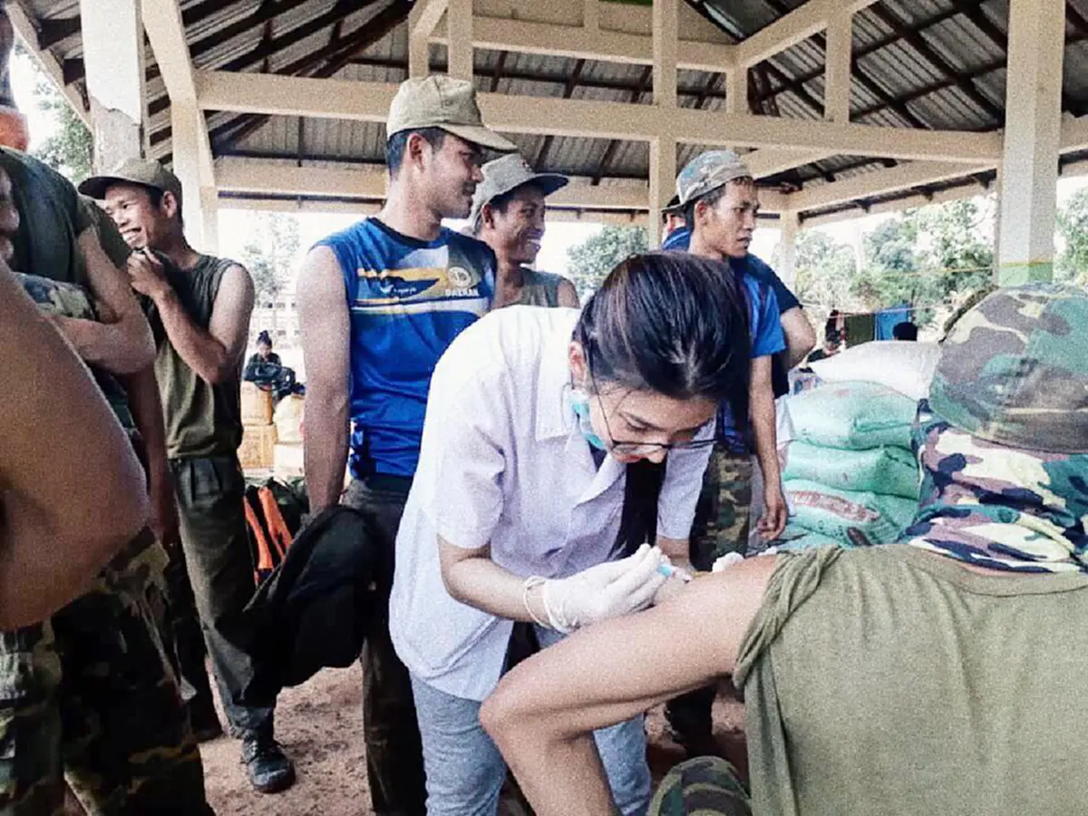 งามหลายๆ!!!ส่องความน่ารัก คุณหมอแนง หมอลาวคนสวยที่โด่งดังในโลกโซเชียล หลังลงพื้นที่ช่วยผู้ประสบภัยเขื่อนแตก!?