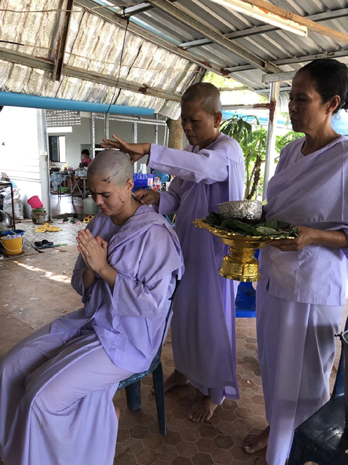 มรสุมกระหน่ำหันพึ่งทางธรรม ภาพล่าสุด"เอมี อาเมเรีย" โกนหัวบวชชี