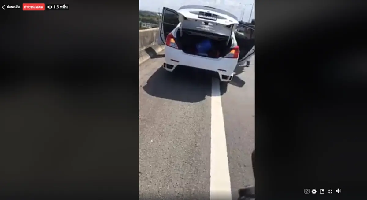 ระทึก! เก๋งจอดแช่ข้างทาง กู้ภัยเจอ 3 พ่อแม่ลูก นอนหมดสติคารถ แม่อาการหนักน้ำลายฟูมปาก