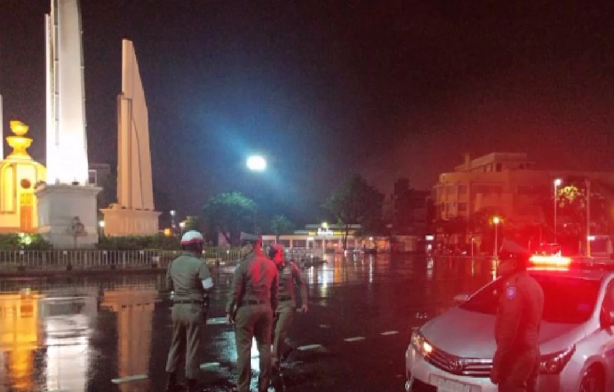 อยากดังจัดให้  เด็กแว้นรวมตัวซิ่งถ.ราชดำเนินในวันสำคัญ เพจดังแฉภาพชัดหน้าคนไลฟ์สดยุยง (คลิป)