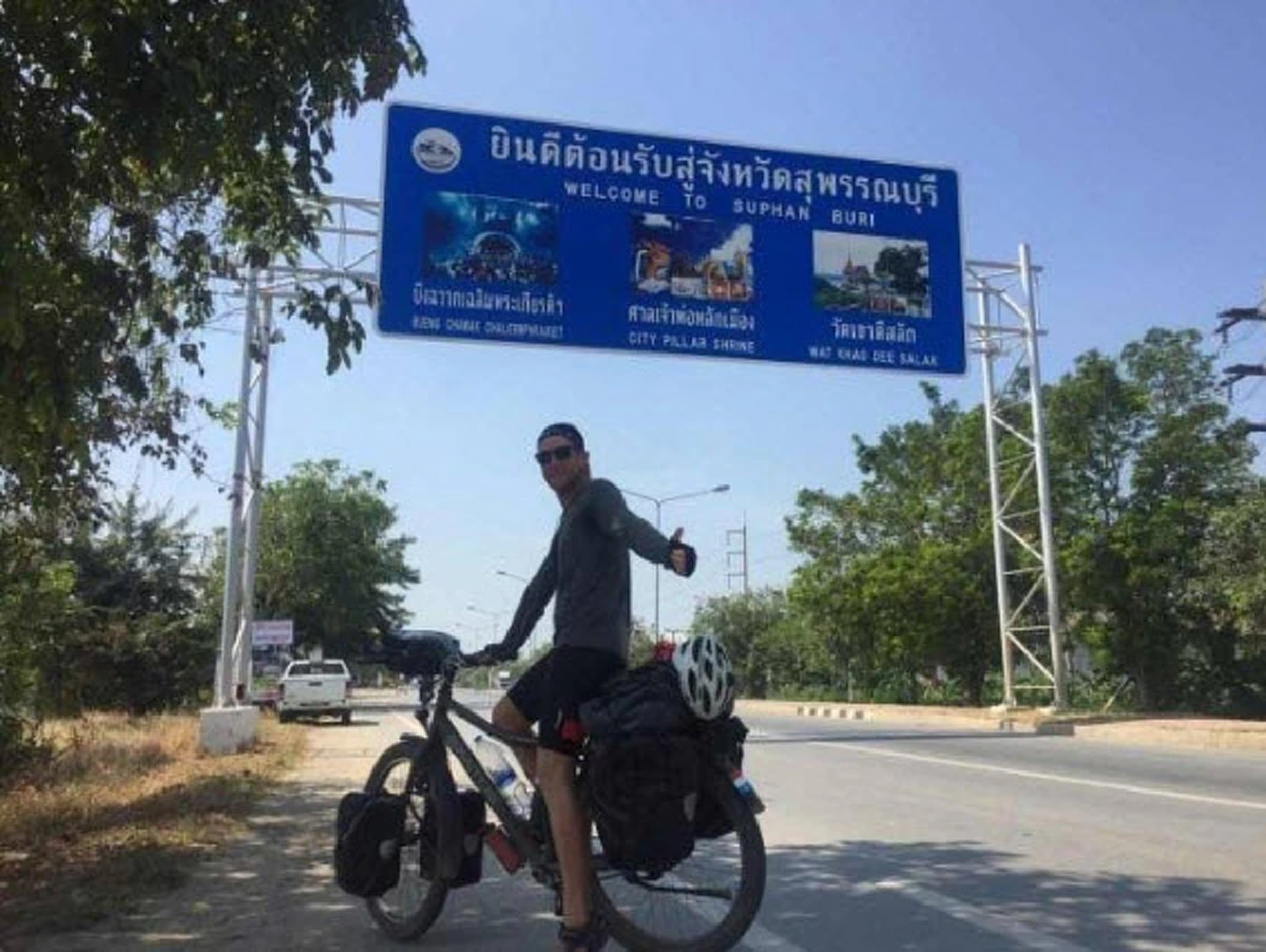 หนุ่มเนเธอร์แลนด์ ปั่นจักรยานข้ามทวีประยะทาง 17,900 กม. เพื่อมาหาพ่อไกลถึงเมืองไทย!