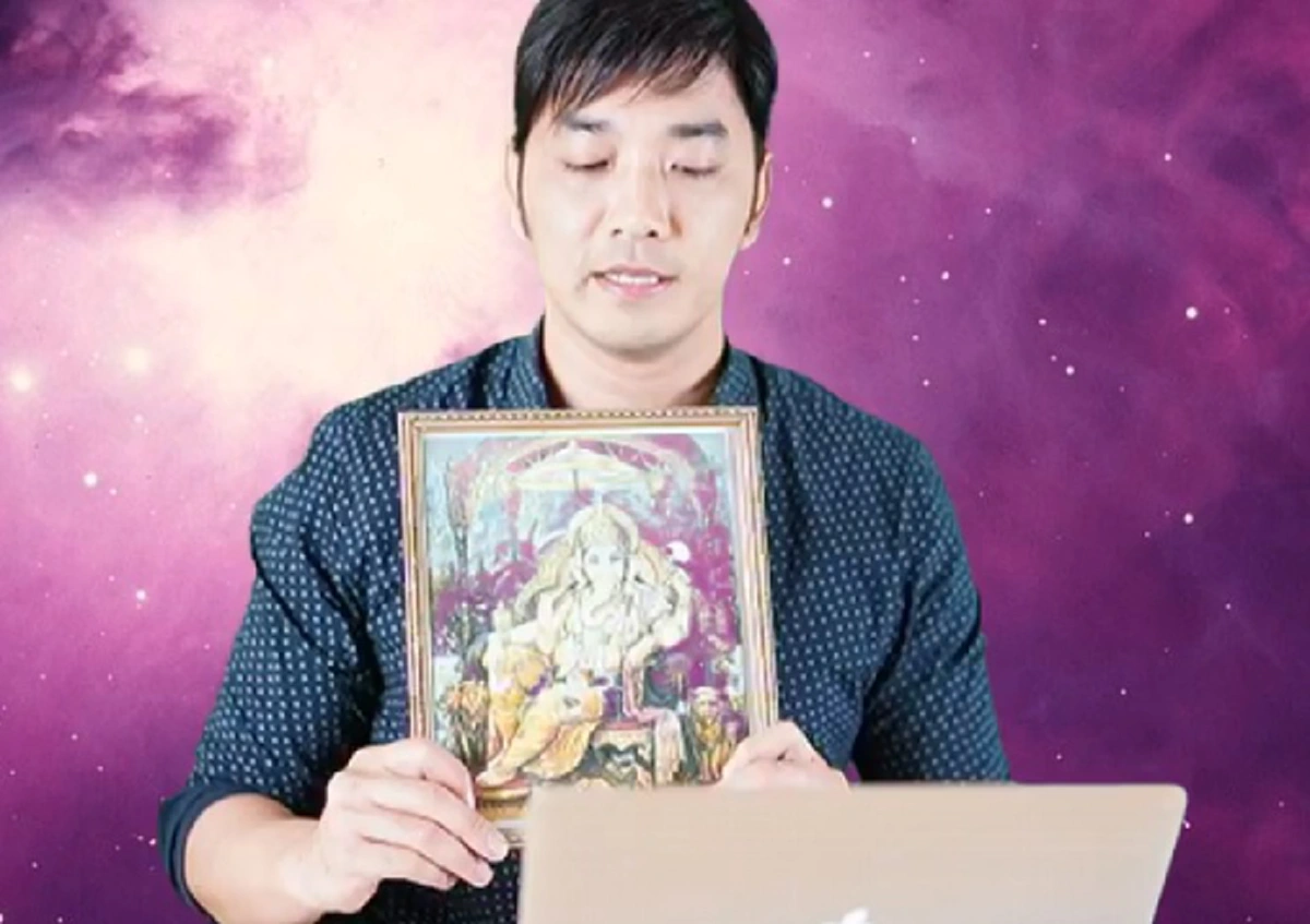 เจมส์ เรืองศักดิ์ โชว์ภาพสิ่งศักดิ์สิทธิ์ ช่วยให้รอดเครื่องบินตก 20 ปีที่เเล้ว