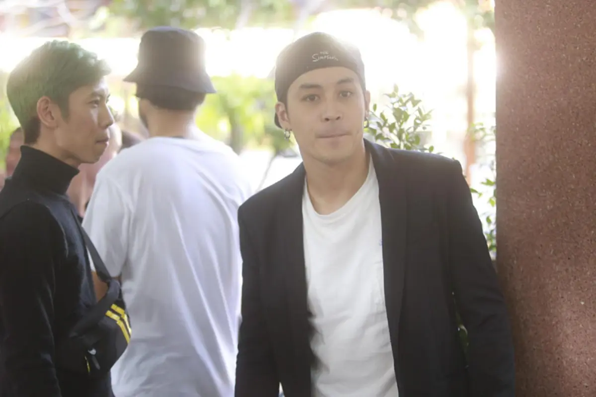 วงการตลกอาลัย "พ่อดม ชวนชื่น" พร้อมใจใส่เสื้อสีชมพูตามคำสั่งเสีย