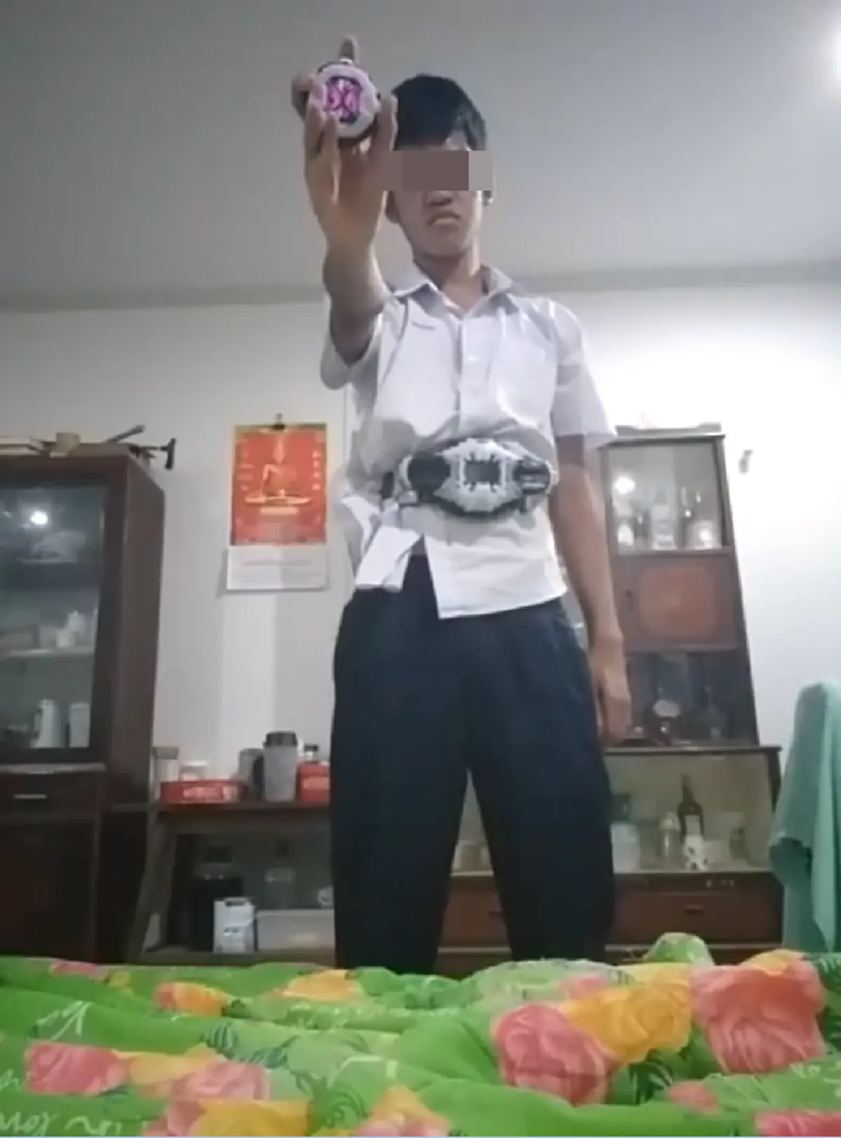 หนุ่มโชว์ลีลาการแปลงร่าง ตามตำหรับมาสค์ไรเดอร์ ลั่น"จงสยบต่อจอมมารซะเถอะ" ตอนจบสุดพีค กระโดดถีบกล้องปลิว ล่าสุดคนดุ 3 ล้านวิวแล้ว(คลิป)