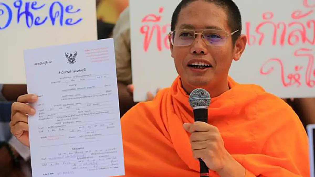 ด่วน!!! มาตามนัด"พระเสกสรรค์" เดินเท้ามาถึงสภ.คลองหลวงแล้ว...พร้อมสาวกเดินทางมาร่วมสวดมนต์ให้กำลังไม่ตำกว่า 100 คน!!!(รายละเอียด)