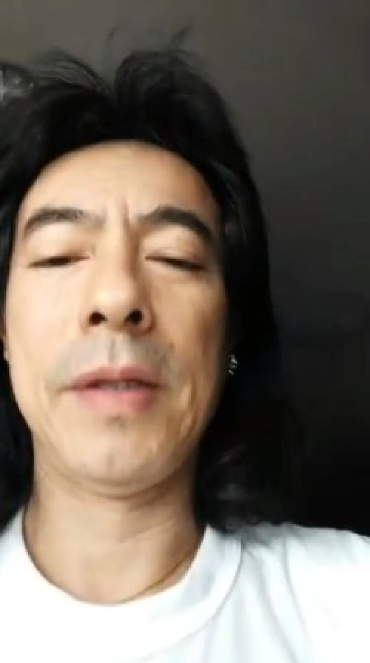 ด่วนๆ!!! เจ้าหน้าที่ตำรวจทหารบุกบ้านเชิญตัว"มาร์ค พิทบูล" ไปมทบ11.!!!(มีคลิป)