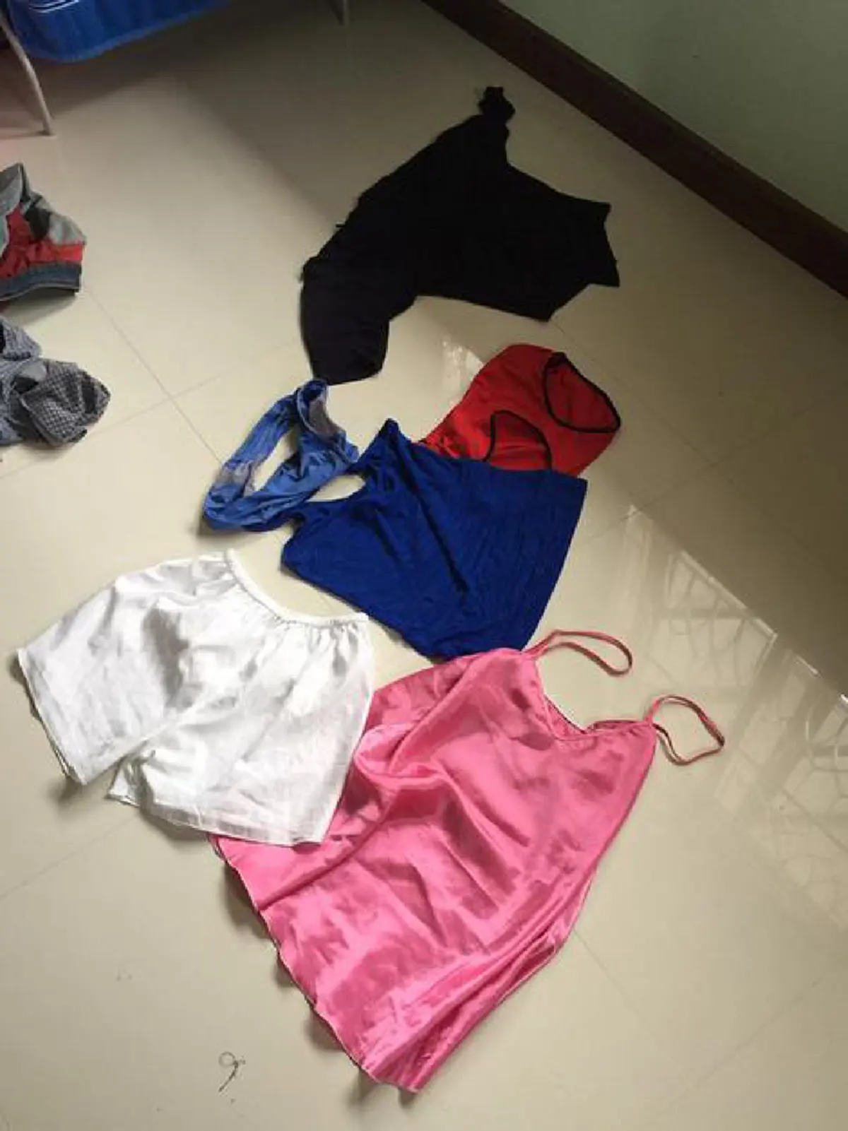 ไม่อายหรอคะ ?!! เฉียบขาด “เมียหลวงเดือด” บุกเอา “กกน.” ไปคืน “เมียน้อย” ในงานสัมมนา ตะโกนด่าลั่น เพื่อนร่วมงานมองตรึม (มีคลิป)